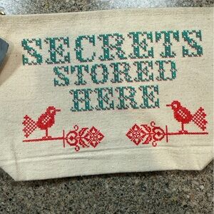 Twisted small zipper pouch makeup‎ storage travel NWT